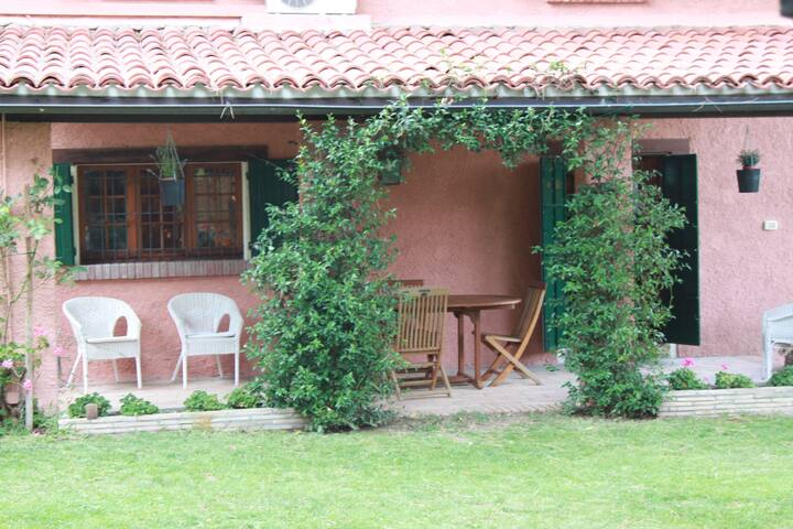 Casa di campagna "La casa rossa" case in affitto a