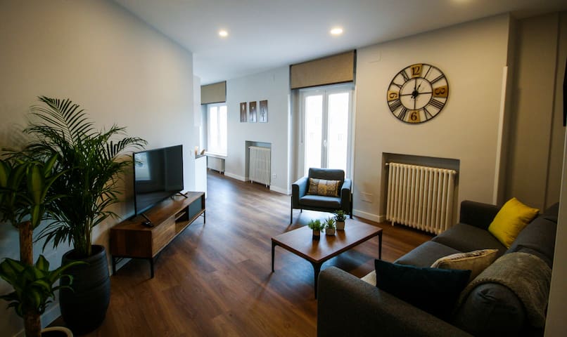 Apartment with Terrace to Gran Via & Royal Palace