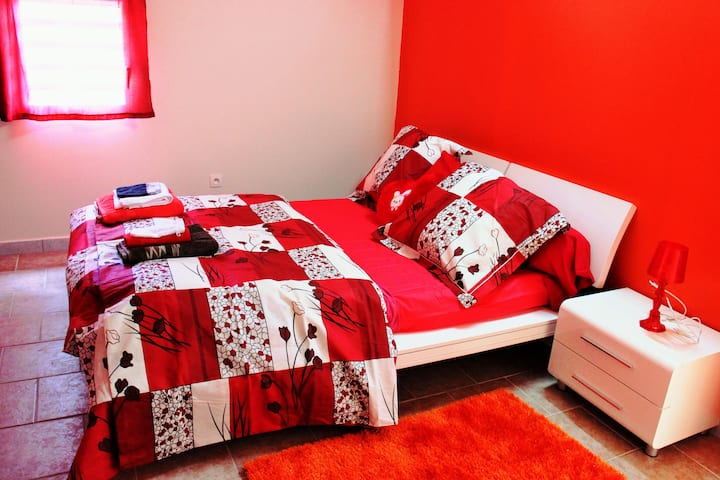 红色房间/红色房间