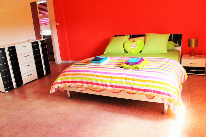 明亮的卧室

绿色房间其他生活/绿色房间