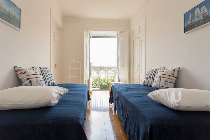 Olival 178 Big charming apartment gallery image 5