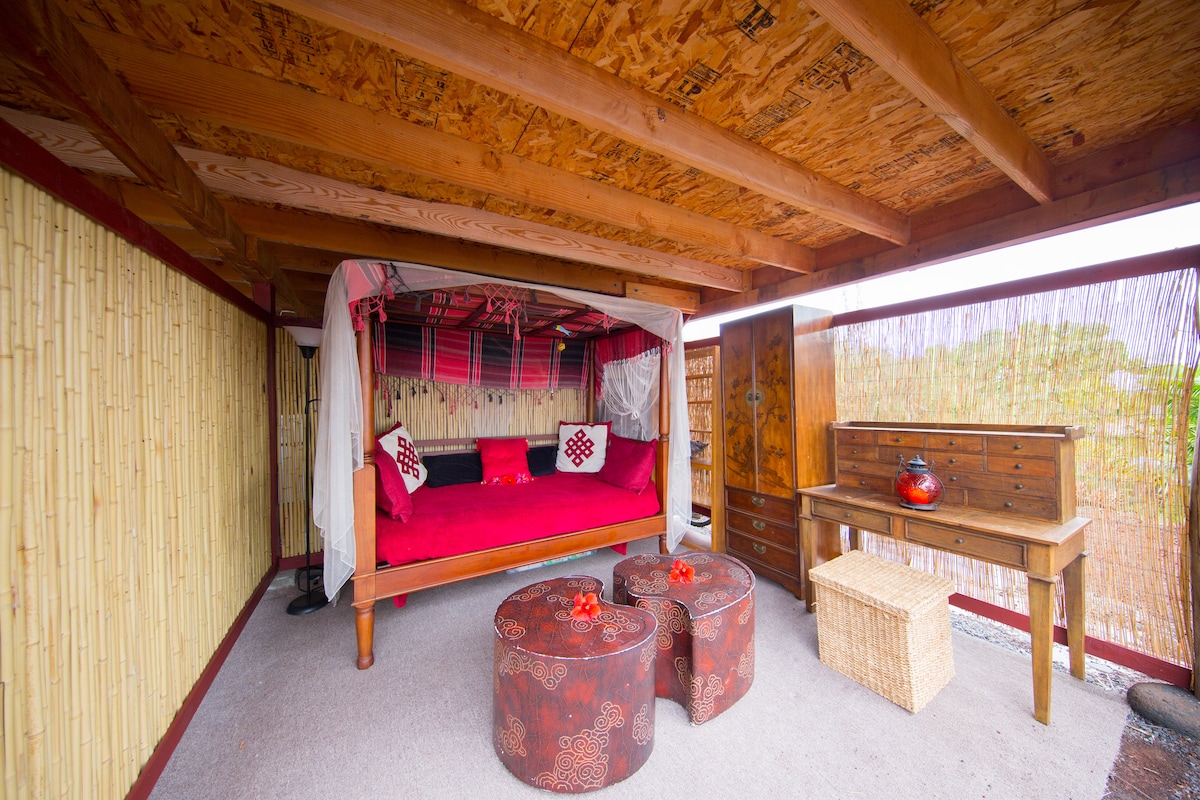 Бамбукова спалня, полузатворена ~