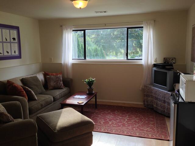 Private Room Near City/Airport