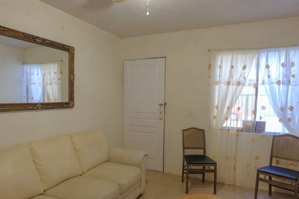Sala fresca y cómoda