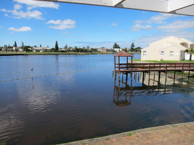 Woodbridge Island Townhouse in private estate.