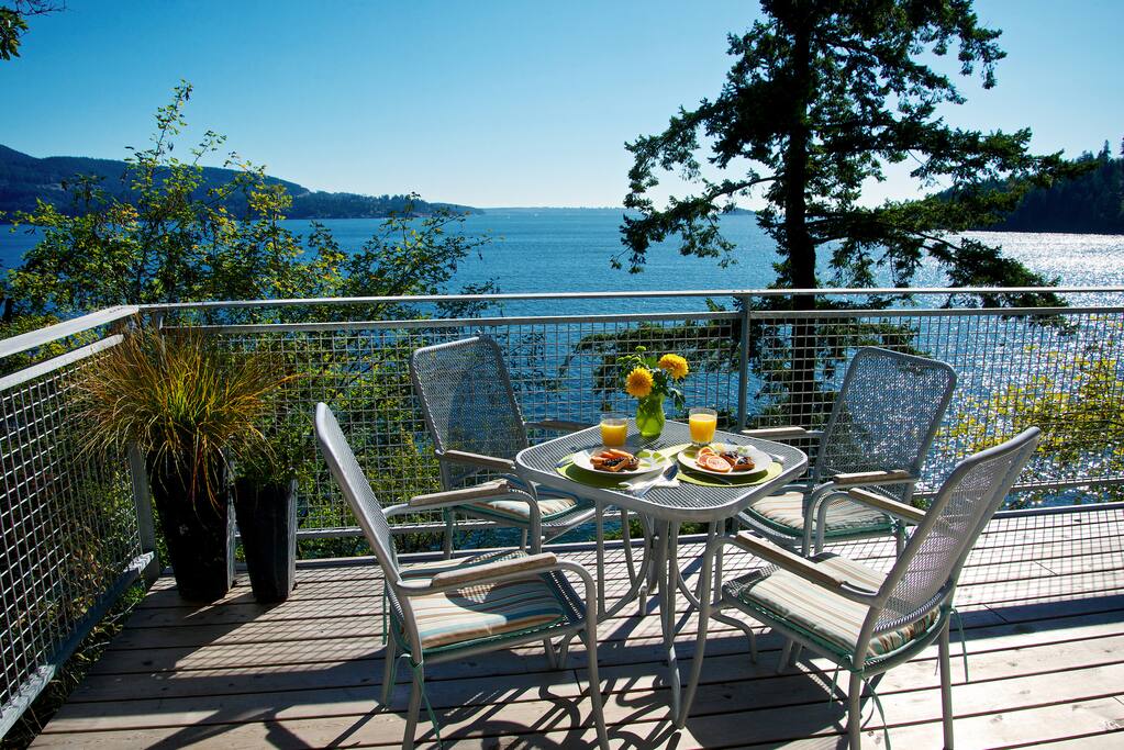 The Lazy B Waterfront Suite has new seaside decks with southern exposure and panoramic ocean views. Briquette BBQ, 1 minute to beach