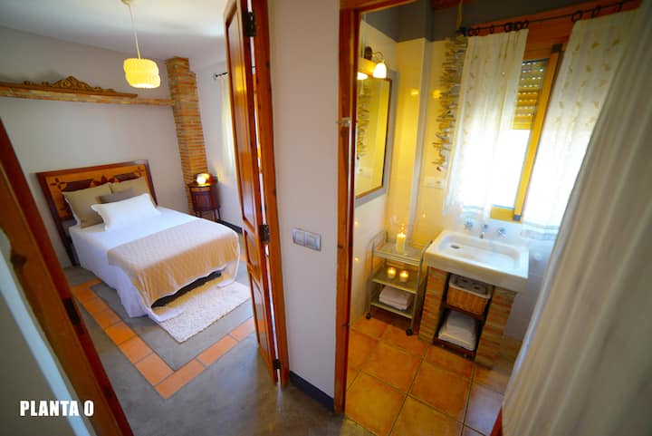 קומה 0 חדר יחיד צמוד לחדר רחצה 