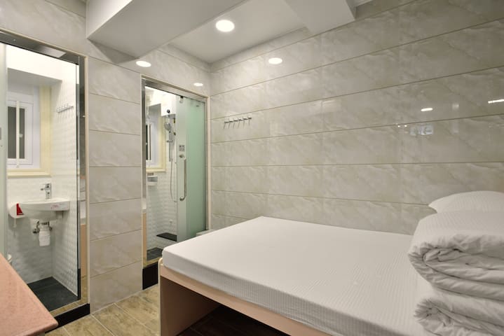 (3) 干、濕分開,溫馨雙人大床房間(房號3)!值得一試!