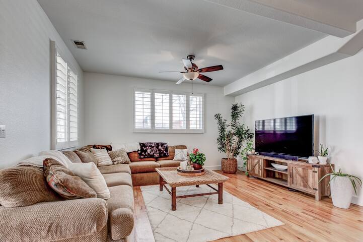 Stunning 4 Bed Full House in the Heart of LoHi! gallery image 4