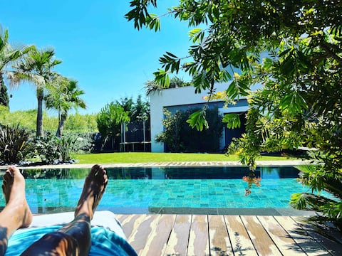 Magnifique dépendance de 70 M2 avec piscine miroir