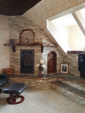 New "Mt. Joe" Apt. w/Scenic Views w 2 Beds & W&D