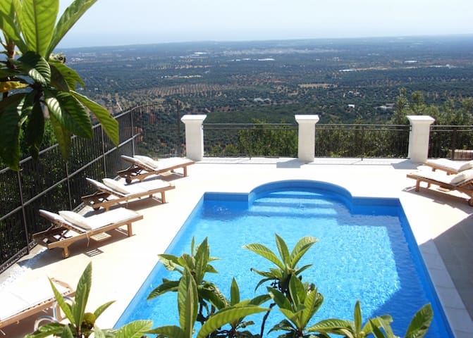 Luxury 3-Bed Villa Heated Pool Sea Views A/C,Wi-Fi