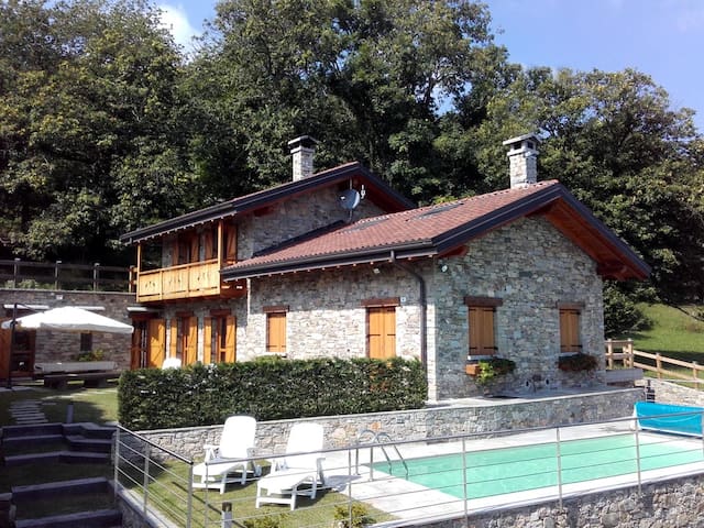 La Dolce Vita chalet, con piscina