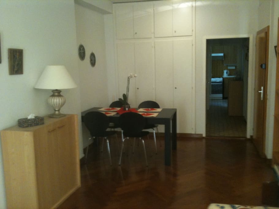 Living room /Salon, salle à manger