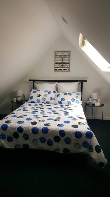 Guest’s bedroom