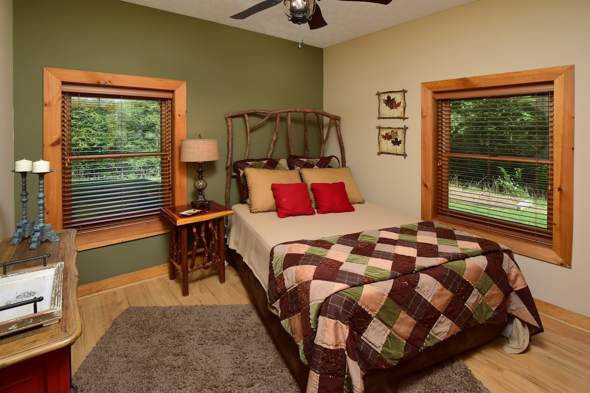 Dodatna spavaća soba s bračnim krevetom.