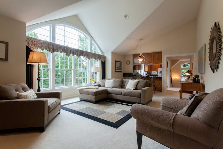 Pheasant Hill Carriage House - West Linn, OR