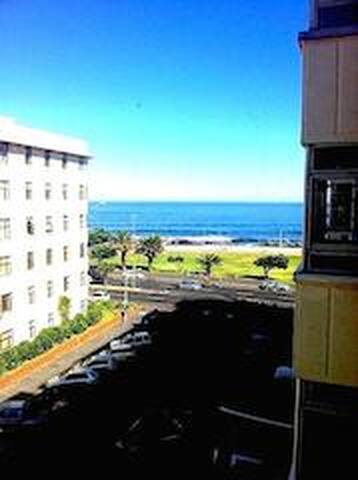 Beach Front Sea Point Apartment, Cape Town ZA gallery image 4