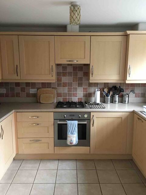Large | Sleeps 12 | 3 bathrooms | Parking | KIA 1