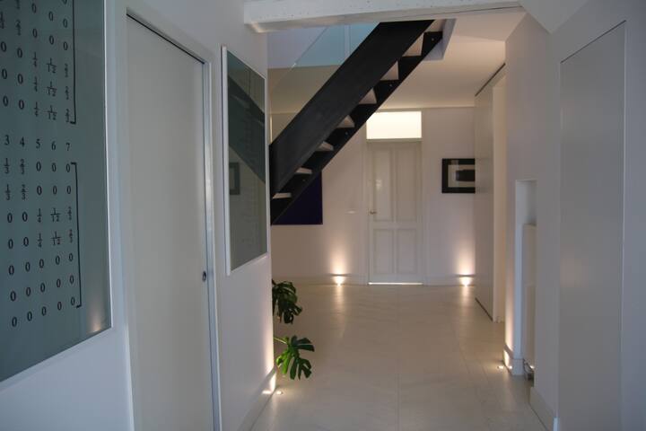 Luxury furnished 4 bedroom apartement from 10 N gallery image 2