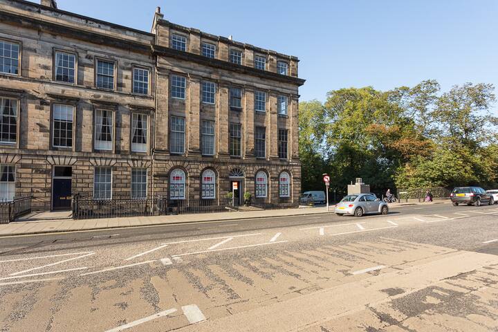 Prime City Centre Location – 4 Bed Penthouse gallery image 4