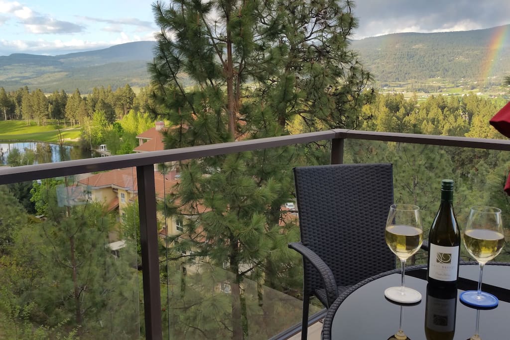 Make some time for you! Enjoy the views overlooking the golf courses from the newly furnished patio, perhaps sipping on some fine wines from local wineries, while taking in a rainbow.