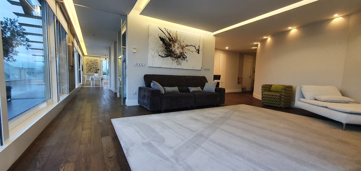 Top Airbnb: Downtown apartment with heated pool in A Coruña