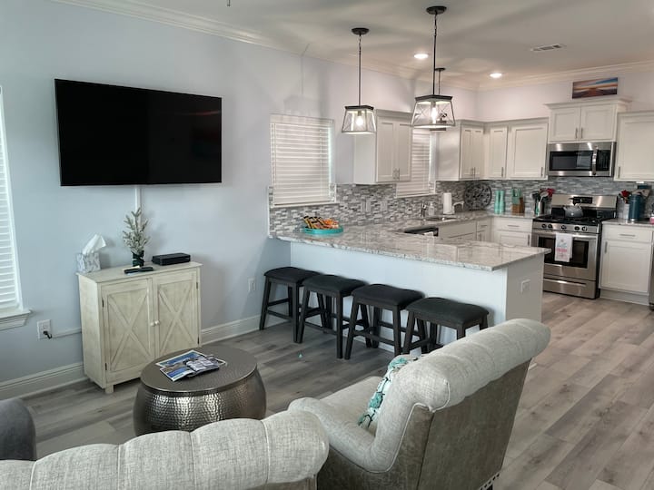 "The Main Suite" - Pensacola