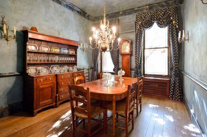 Duplex apartment with garden gallery image 3