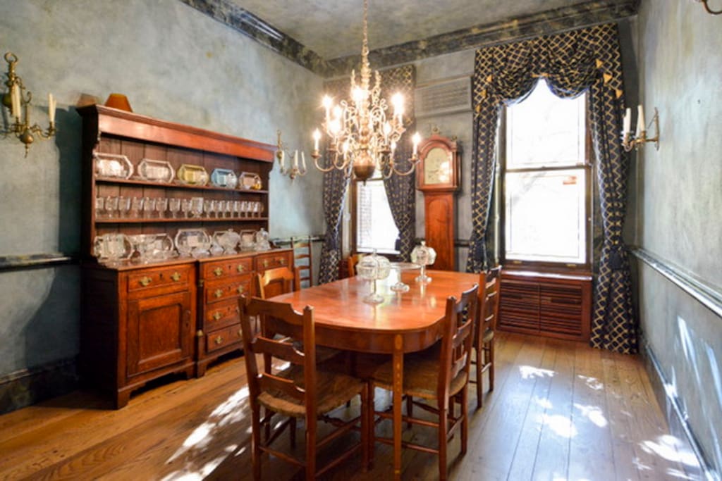 Large Dining room where you can eat with your family and friends.