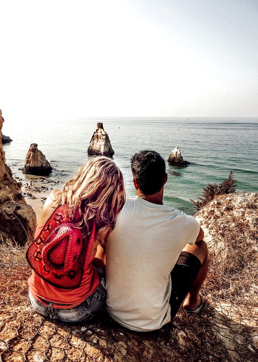 Show full-screen, host-provided image