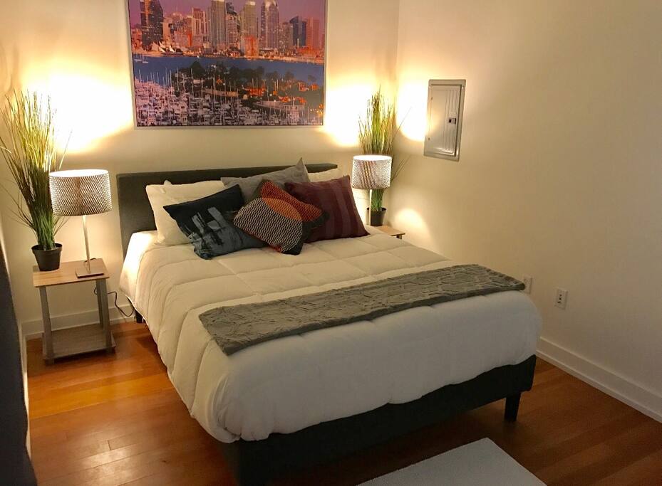 Queen size memory foam bed! Extremely comfortable