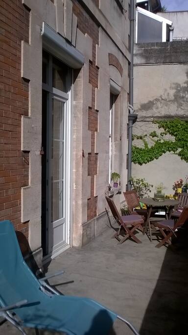 terrasse illuminée toute la journé