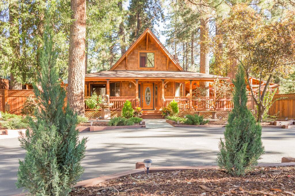 Between two Pines Cabins for Rent in IdyllwildPine Cove, California