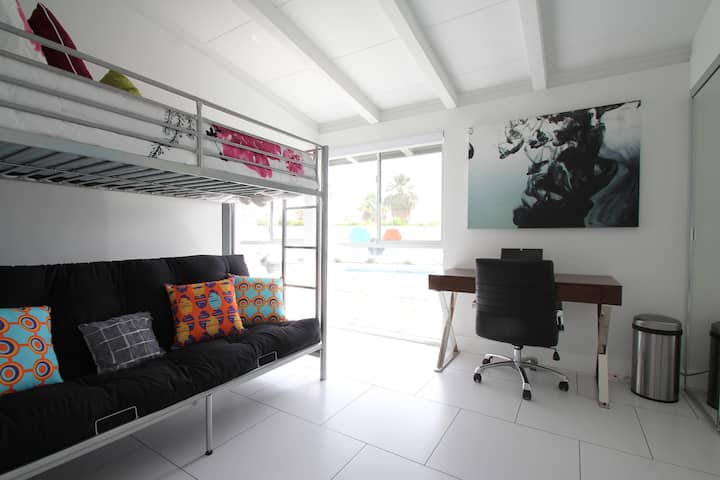 Kancelária s vysokorýchlostným internetom, rozkladacím gaučom / poschodovou posteľou v tretej spálni