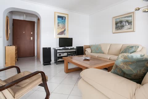 Top performing Airbnb: 10min walk from ACROPOLIS !!! in ΤΡΙΩΝ ΙΕΡΑΡΧΩΝ