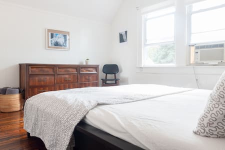 Big 1 Bedroom Brooklyn Ditmas Park