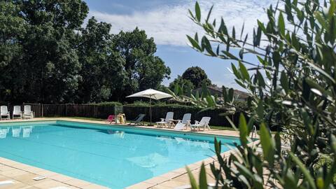 L'Oiseau Bleu: 2 cottages with swimming pool