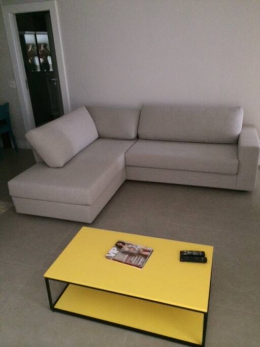 Sofa Sala / Banheiro sala ao fundo