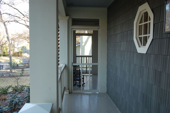 SXSW Central Austin Home gallery image 3