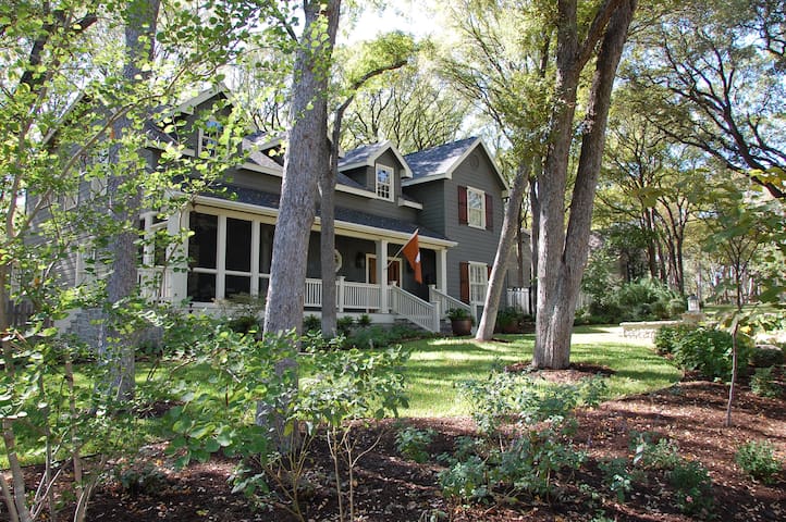 SXSW Central Austin Home gallery image 2