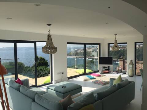 Stunning 2 bed Apartment Sea Views tourist brd reg