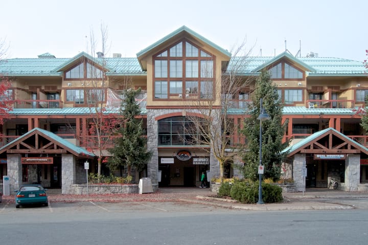 Cozy Village Condo with Queen Bed and Hot Tub