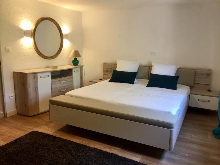 Large downstairs bedroom 20 m2