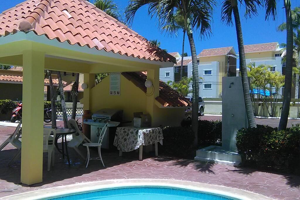 BBQ and outside shower