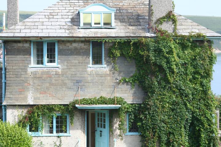 Dog-friendly, Garden Studio Space in Family House