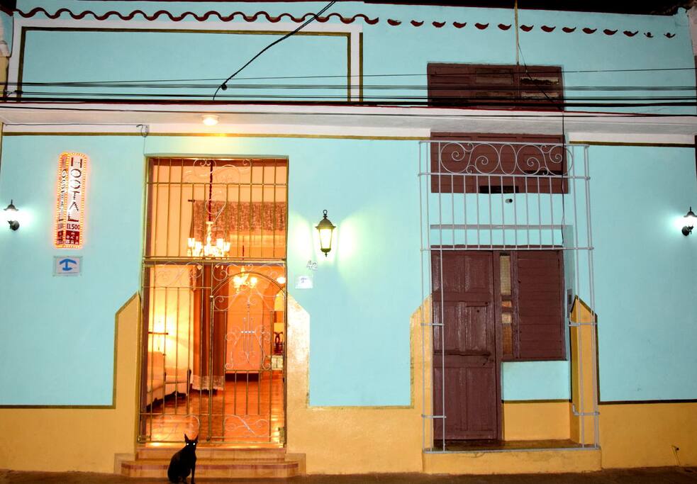 Frente del Hostal El 500