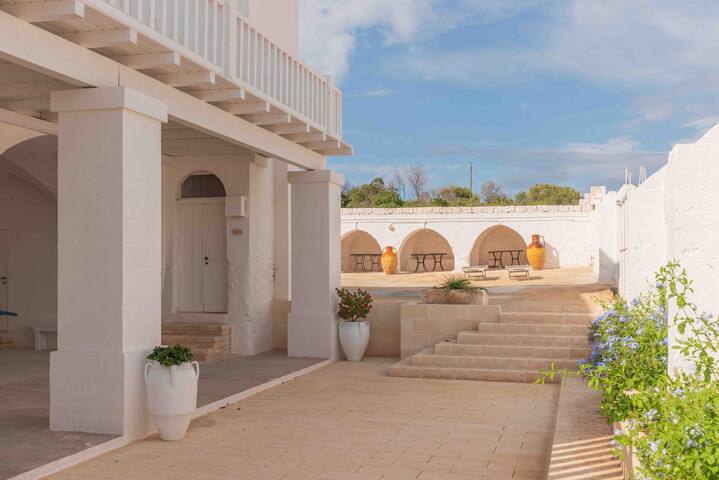 Panoramic Villa with pool and private beach gallery image 4