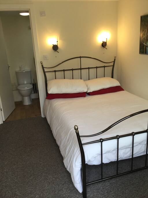 Double room ensuite.