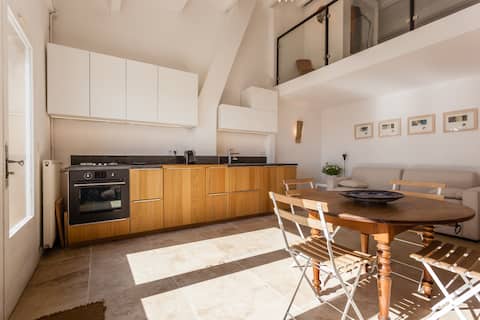 Studio, luxury, quiet and voluptuous.